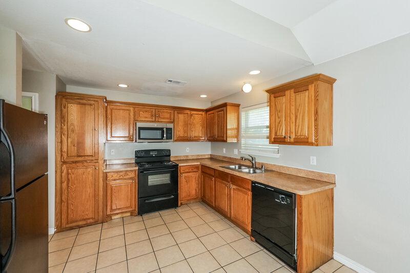 2,235/Mo, 409 Partridge Cir Desoto, TX 75115 Kitchen View 2