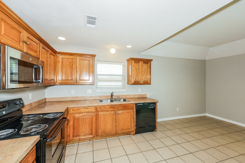 2,235/Mo, 409 Partridge Cir Desoto, TX 75115 Kitchen View 3