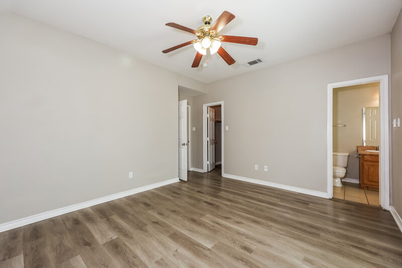 2,235/Mo, 409 Partridge Cir Desoto, TX 75115 Main Bedroom View 2