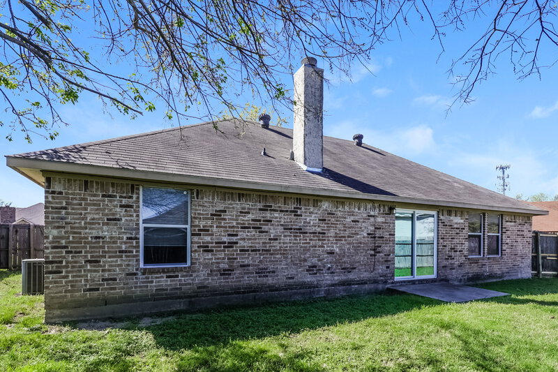 2,235/Mo, 409 Partridge Cir Desoto, TX 75115 Rear View 2
