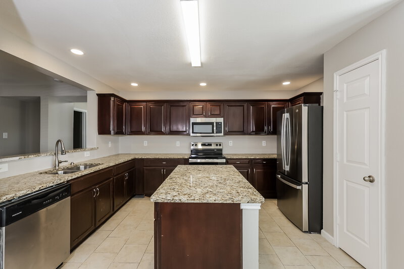 3,560/Mo, 5965 Harbor Glen Dr Dallas, TX 75249 Kitchen View 3