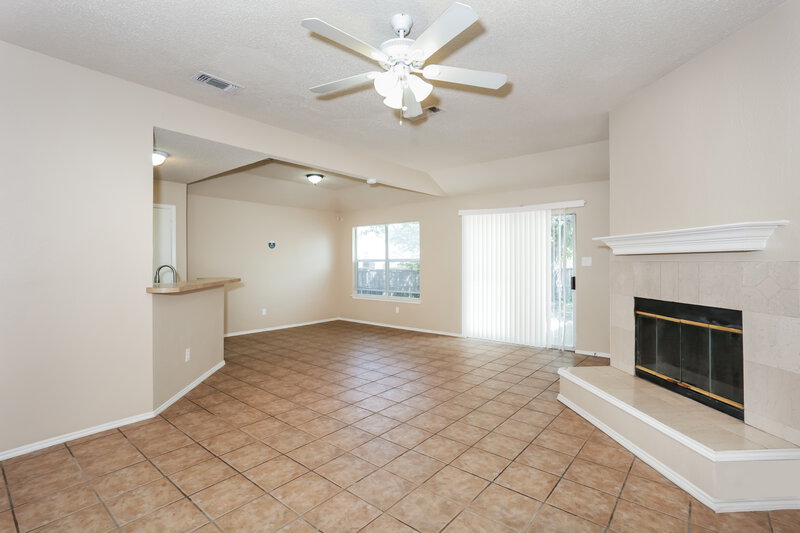 2,110/Mo, 200 Rosewood Ln Cedar Hill, TX 75104 Living Room View