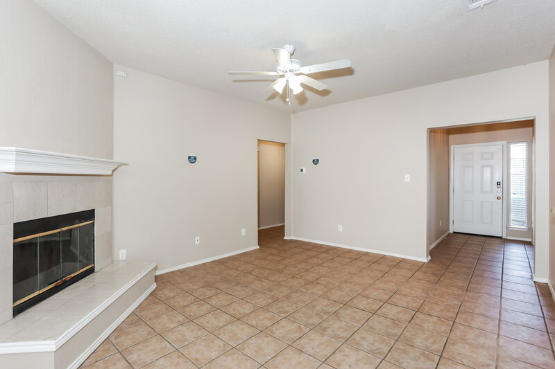 2,110/Mo, 200 Rosewood Ln Cedar Hill, TX 75104 Living Room View 2