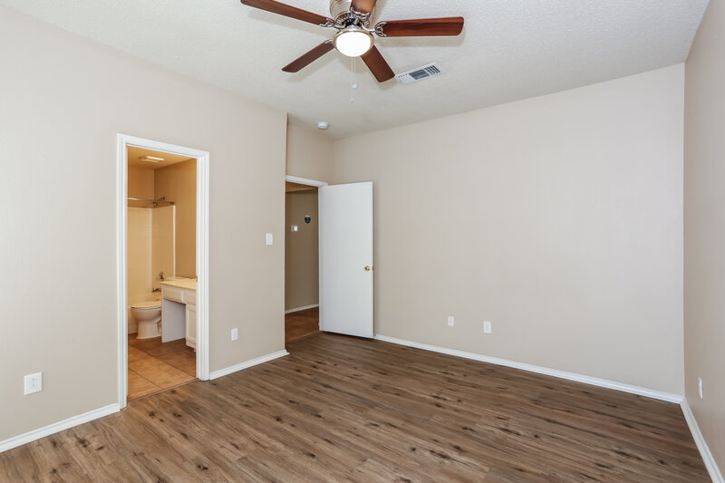 2,110/Mo, 200 Rosewood Ln Cedar Hill, TX 75104 Main Bedroom View 2