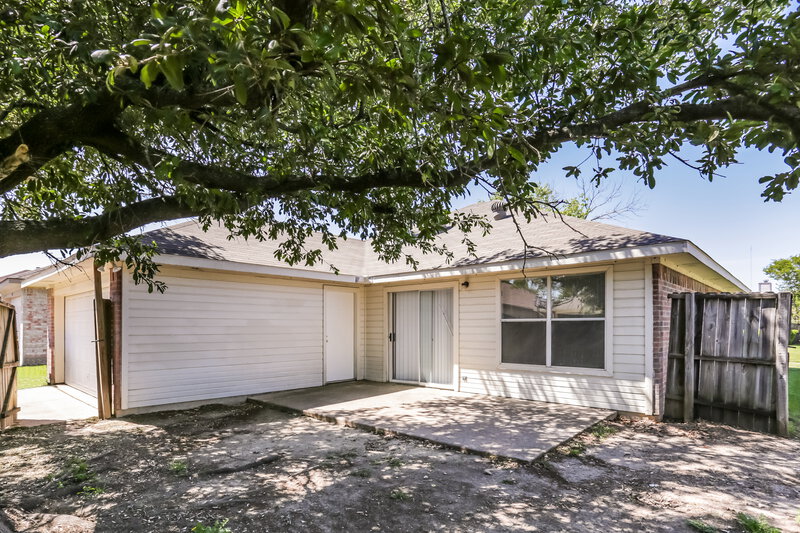 2,110/Mo, 200 Rosewood Ln Cedar Hill, TX 75104 Rear View