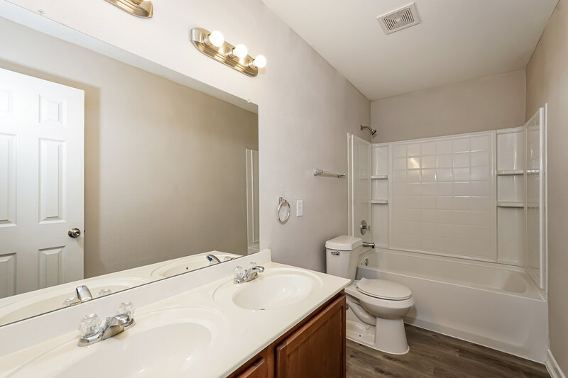2,290/Mo, 1408 Erin Dr Burleson, TX 76028 Bathroom View