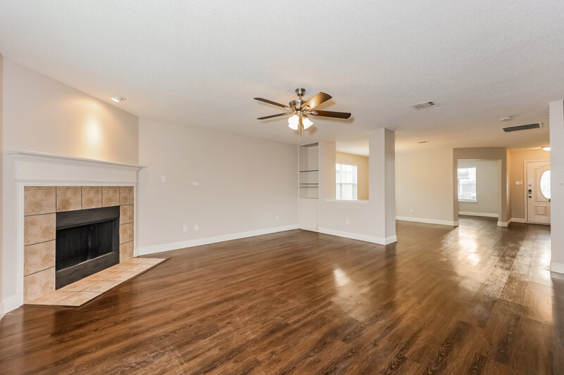 2,725/Mo, 7912 Whitney Ln Fort Worth, TX 76112 Living Room View 2