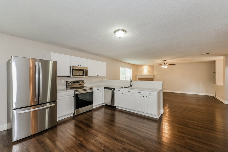 2,725/Mo, 7912 Whitney Ln Fort Worth, TX 76112 Kitchen View 2