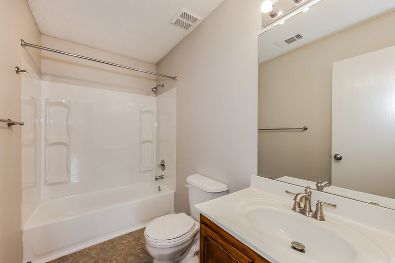 2,725/Mo, 7912 Whitney Ln Fort Worth, TX 76112 Bathroom View