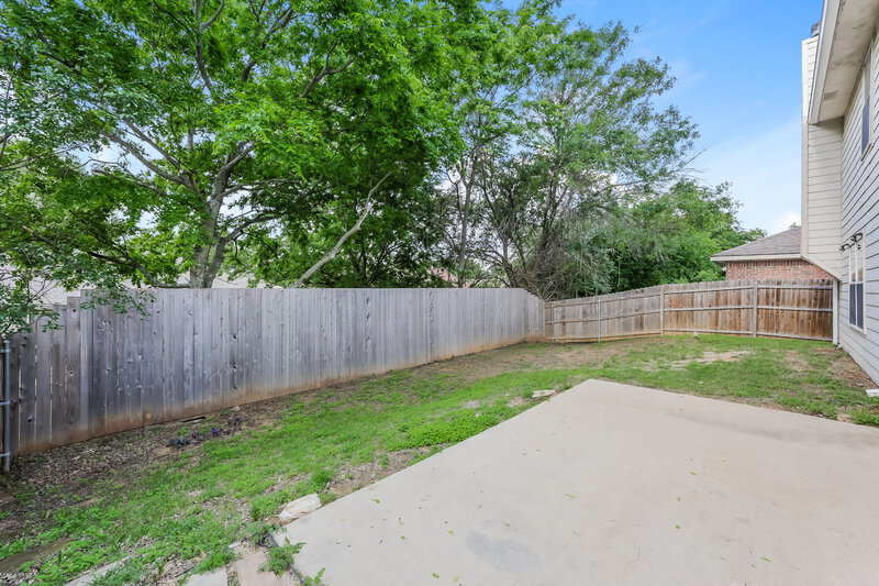 2,725/Mo, 7912 Whitney Ln Fort Worth, TX 76112 Backyard View