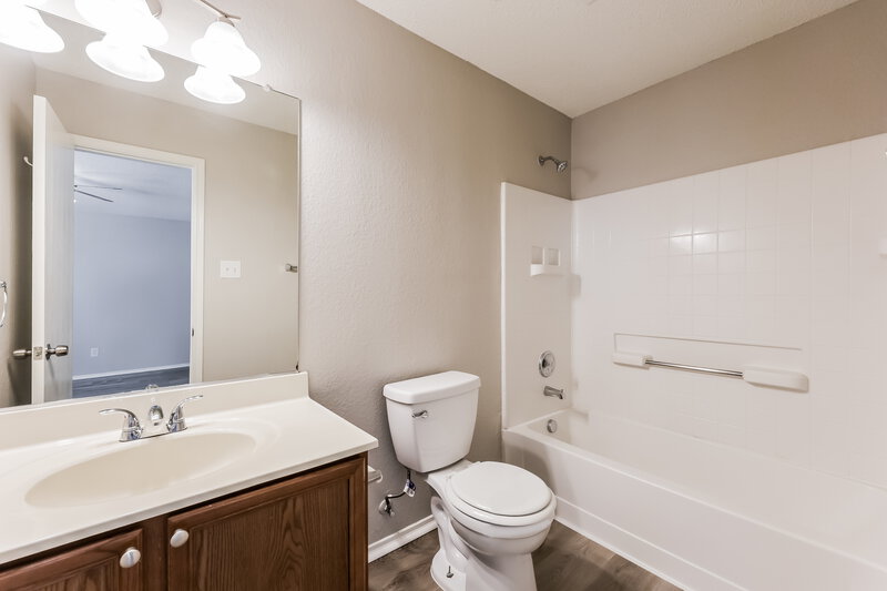 2,380/Mo, 4908 Waterford Dr Fort Worth, TX 76179 Main Bathroom View