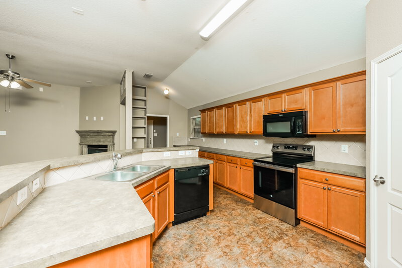 2,290/Mo, 6528 Fitzgerald St Fort Worth, TX 76179 Kitchen View 2