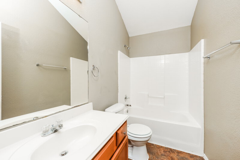 2,290/Mo, 6528 Fitzgerald St Fort Worth, TX 76179 Bathroom View