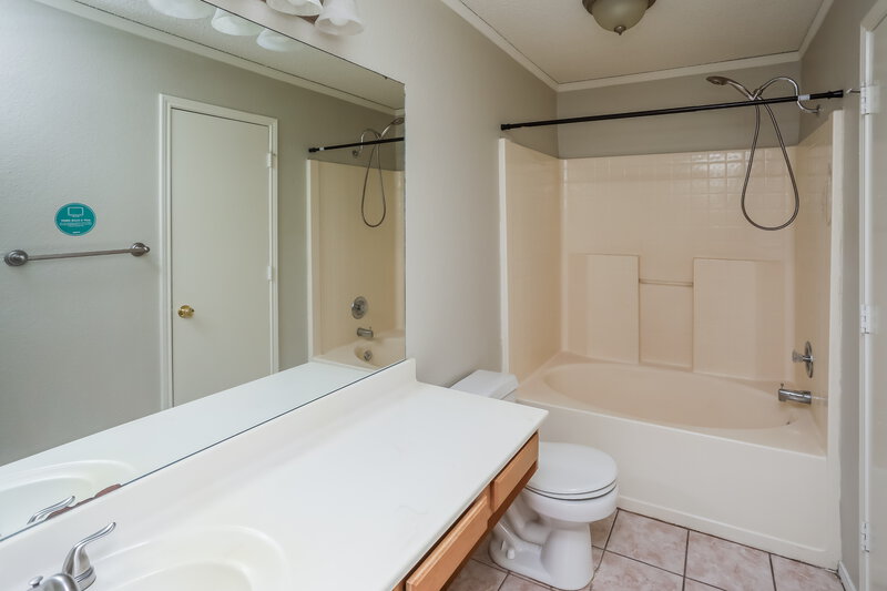 1,920/Mo, 4220 Fernleaf Dr Fort Worth, TX 76137 Main Bathroom View