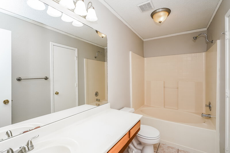 1,910/Mo, 4220 Fernleaf Dr Fort Worth, TX 76137 Main Bathroom View