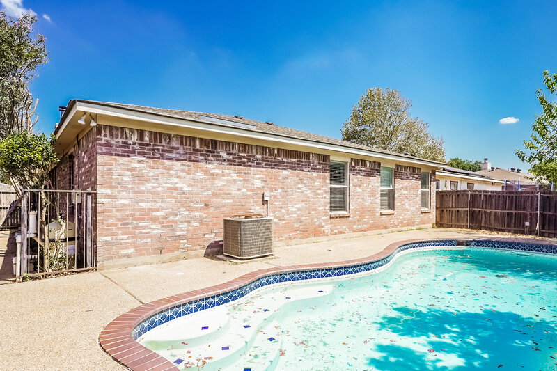 1,910/Mo, 4220 Fernleaf Dr Fort Worth, TX 76137 Rear View