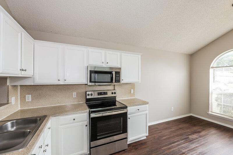 2,130/Mo, 824 Bentree Dr Fort Worth, TX 76120 Kitchen View 2