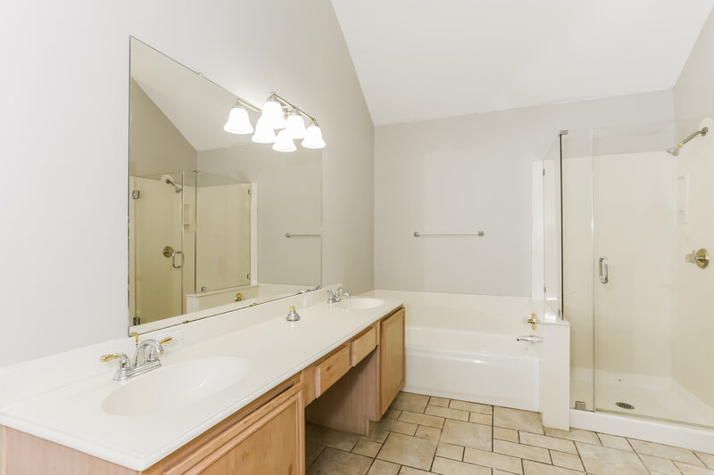 2,215/Mo, 1211 Old Knoll Dr Wylie, TX 75098 Main Bathroom View