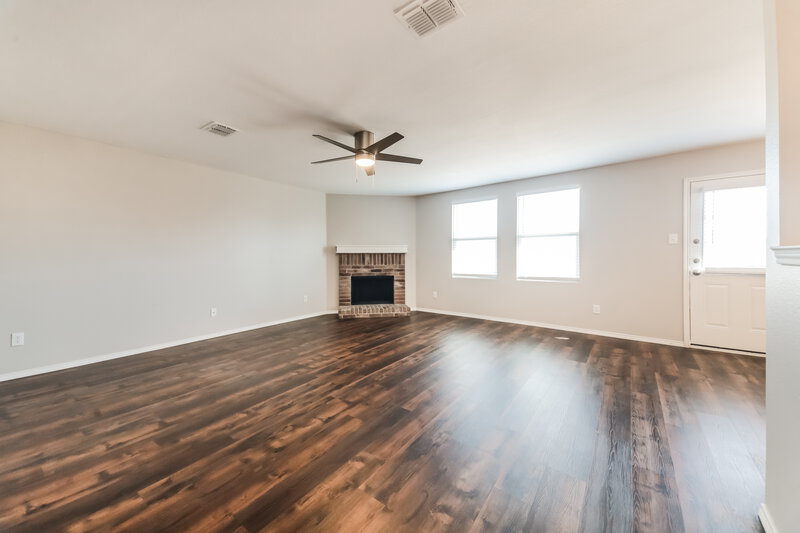 2,095/Mo, 1412 Laurel Ln Royse City, TX 75189 Living Room View