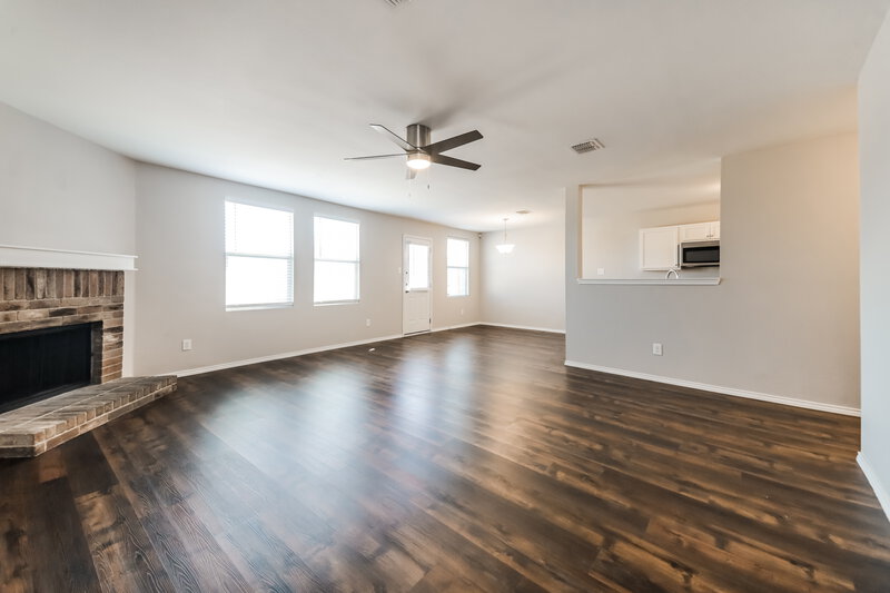 2,095/Mo, 1412 Laurel Ln Royse City, TX 75189 Living Room View 2
