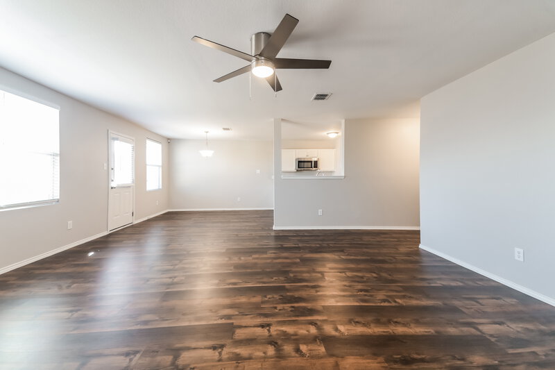 2,095/Mo, 1412 Laurel Ln Royse City, TX 75189 Living Room View 3