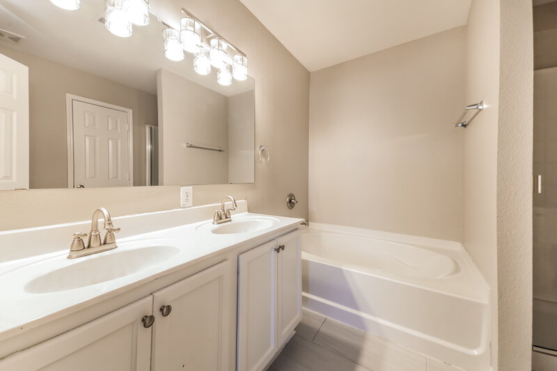 2,095/Mo, 1412 Laurel Ln Royse City, TX 75189 Bathroom View