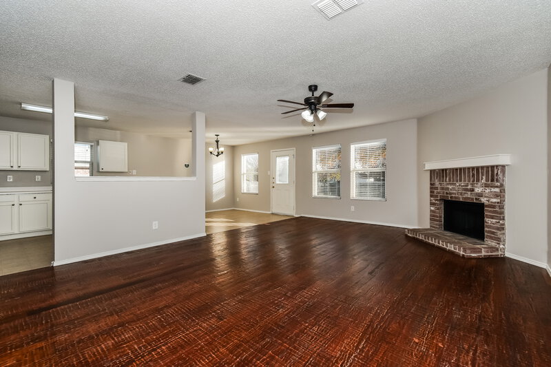 2,870/Mo, 1413 Quail Meadow Dr Wylie, TX 75098 Living Room View 2