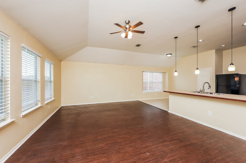 2,055/Mo, 4408 Blackberry Rd Melissa, TX 75454 Living Room View 2