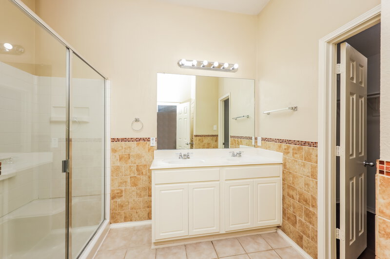 2,055/Mo, 4408 Blackberry Rd Melissa, TX 75454 Main Bathroom View
