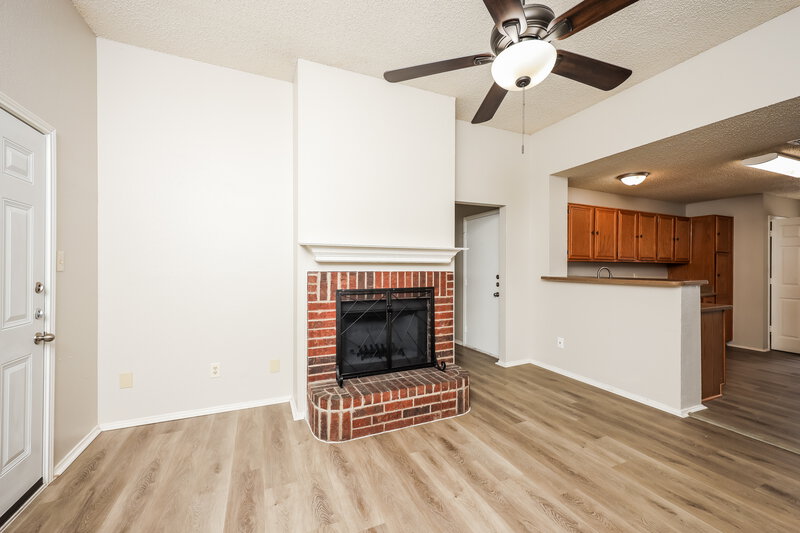 2,225/Mo, 2604 Park Valley Dr Mesquite, TX 75181 Living Room View 2
