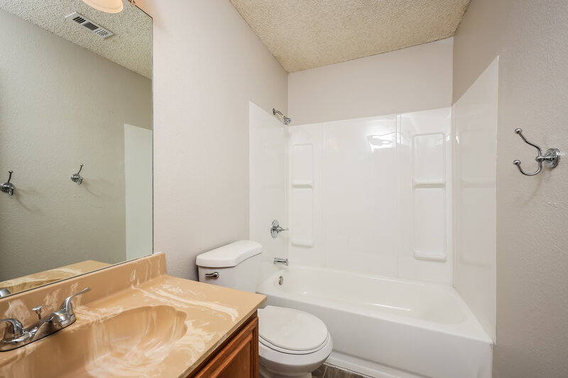 2,225/Mo, 2604 Park Valley Dr Mesquite, TX 75181 Bathroom View