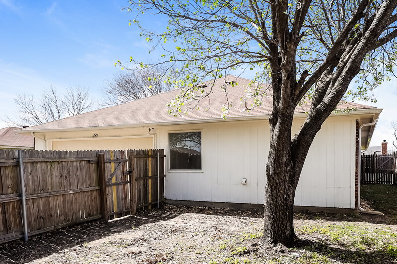 2,225/Mo, 2604 Park Valley Dr Mesquite, TX 75181 Rear View