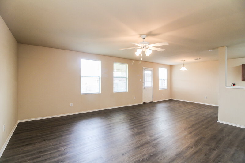 2,265/Mo, 1017 Hollow Oak Rd Lancaster, TX 75134 Living Room View