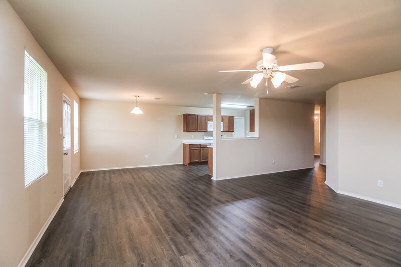 2,265/Mo, 1017 Hollow Oak Rd Lancaster, TX 75134 Living Room View 2