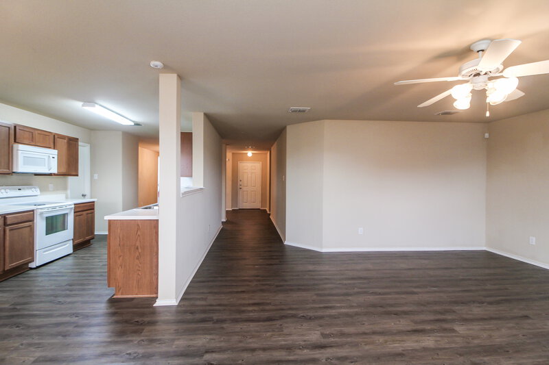 2,265/Mo, 1017 Hollow Oak Rd Lancaster, TX 75134 Living Room View 3