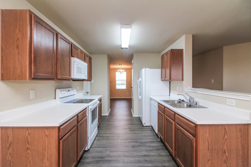 2,265/Mo, 1017 Hollow Oak Rd Lancaster, TX 75134 Kitchen View