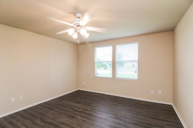 2,265/Mo, 1017 Hollow Oak Rd Lancaster, TX 75134 Master Bedroom View