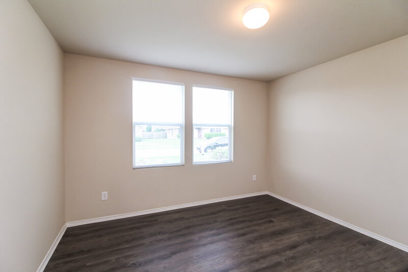 2,265/Mo, 1017 Hollow Oak Rd Lancaster, TX 75134 Bedroom View 2