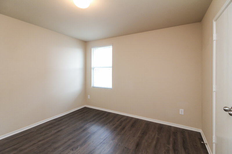 2,265/Mo, 1017 Hollow Oak Rd Lancaster, TX 75134 Bedroom View 4