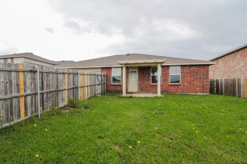 2,265/Mo, 1017 Hollow Oak Rd Lancaster, TX 75134 Rear View