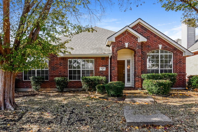 2,525/Mo, 1609 Lone Hollow Ct Garland, TX 75040 Front View