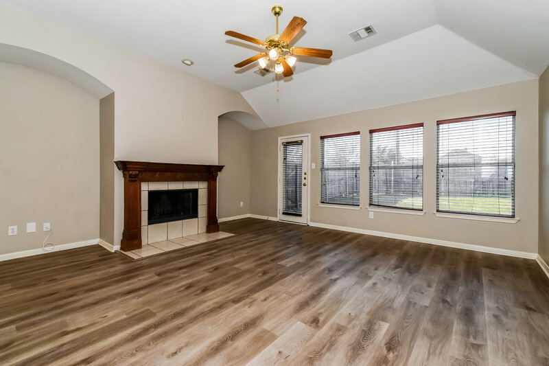 2,525/Mo, 1609 Lone Hollow Ct Garland, TX 75040 Living Room View