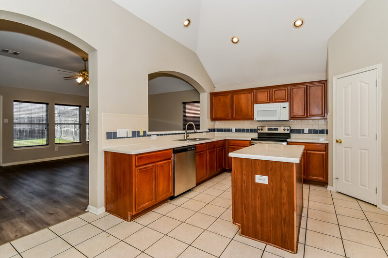 2,525/Mo, 1609 Lone Hollow Ct Garland, TX 75040 Kitchen View
