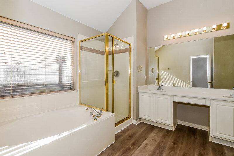 2,525/Mo, 1609 Lone Hollow Ct Garland, TX 75040 Main Bathroom View