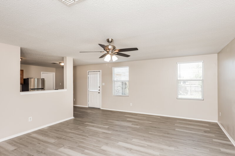 2,545/Mo, 2909 Paint Brush Pl Lancaster, TX 75134 Living Room View 2