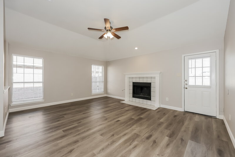 2,255/Mo, 5002 Wordsworth Dr Garland, TX 75043 Living Room View