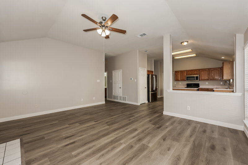 2,255/Mo, 5002 Wordsworth Dr Garland, TX 75043 Living Room View 2