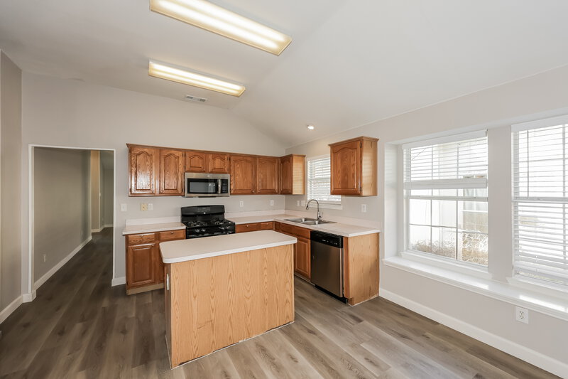 2,255/Mo, 5002 Wordsworth Dr Garland, TX 75043 Kitchen View 2