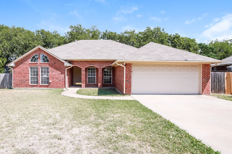 1,950/Mo, 309 Woodlawn St Krum, TX 76249 External View