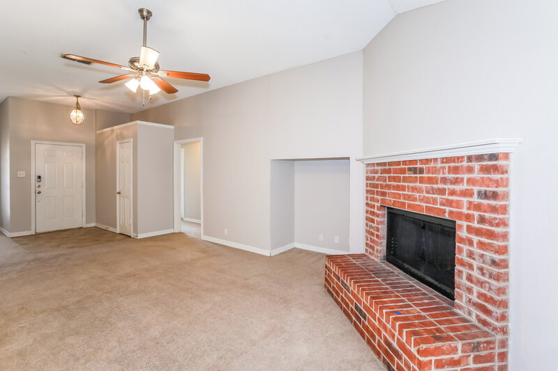 1,950/Mo, 309 Woodlawn St Krum, TX 76249 Misc View 3